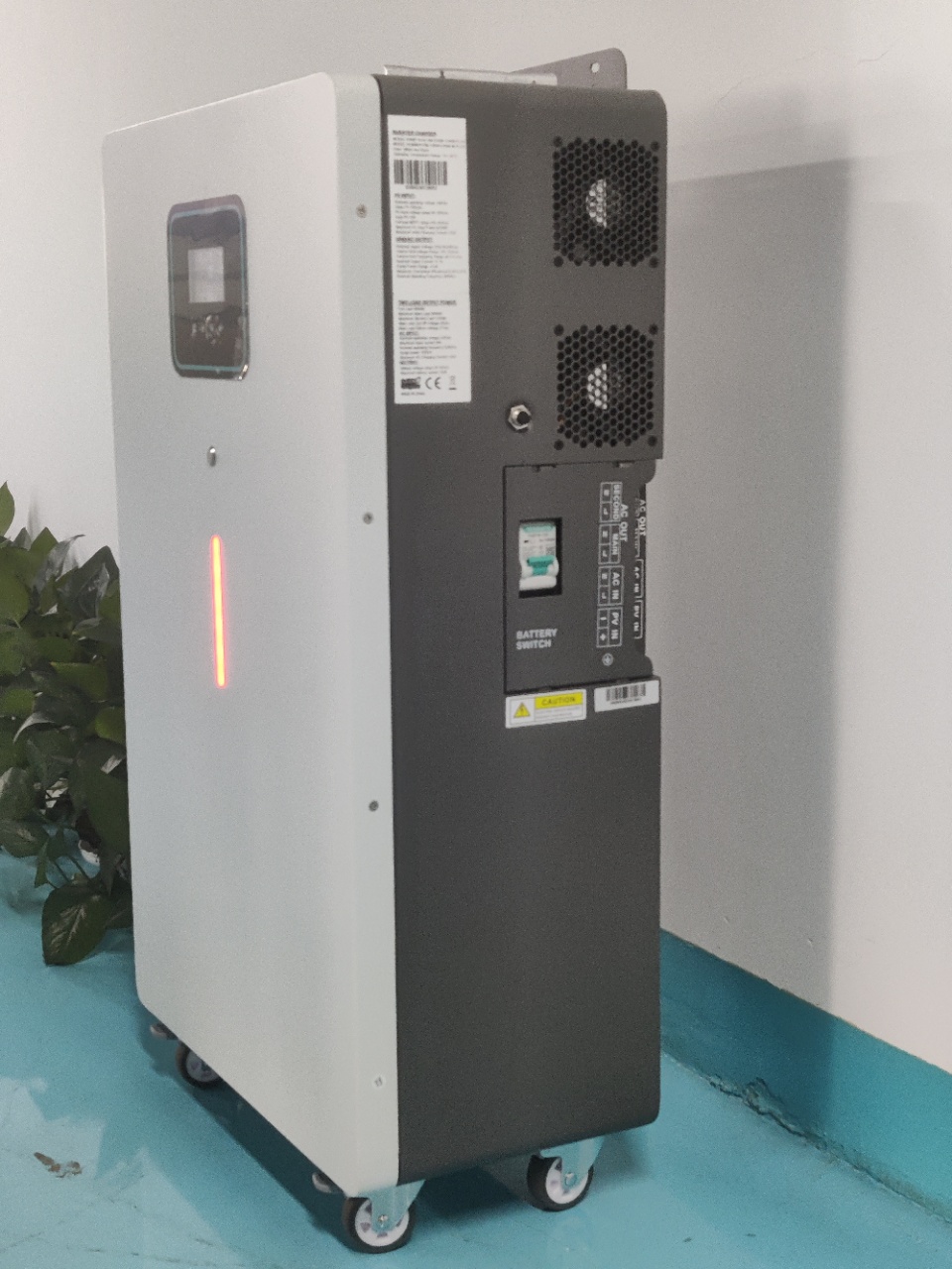 Integriertes Design Energiesysteme 1 kW 1,5 kW netzunabhängige Solarwechselrichter-Konstantspannungstechnologie schützt den Stromkreis